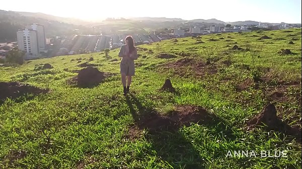 Рыжая девка отсосала член парня на природе 