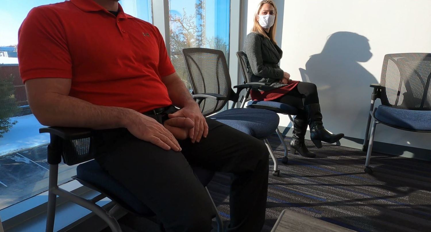 Девушка сосет член незнакомцу перед собеседованием 