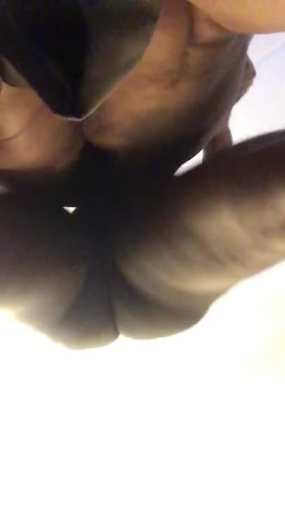 Негр ебет толстую негритянку раком и снимает порно снизу 