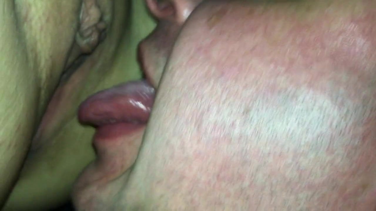 Куколд слизал сперму из киски жены после траха с любовником 