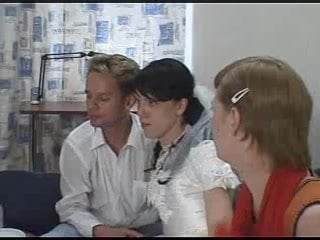 Невеста оказалась транссексуалом и жениху пришлось сосать и трахать ее в задницу