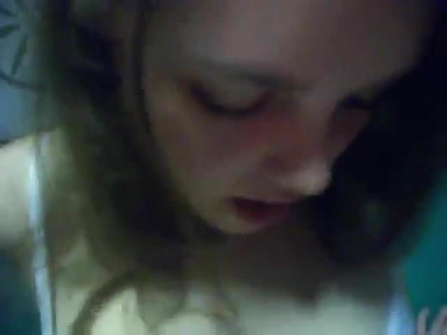 Студентка раздвинула ноги и потрахалась в белом боди 