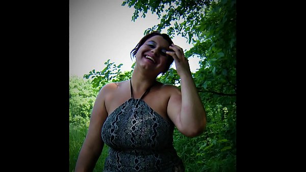 Толстая зрелка отсосала хуй своего мужа на природе