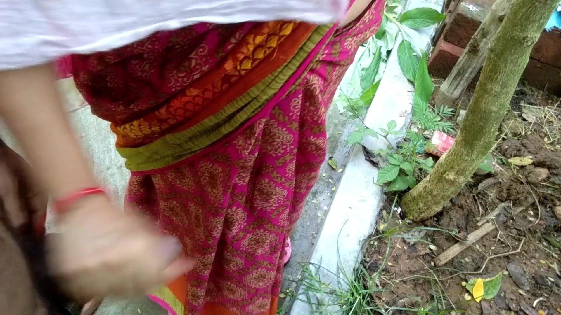 Трахнул на природе индианку с прыщавой жопой